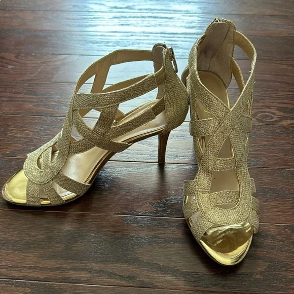 Gold Marc Fisher Heels - Picture 1 of 7